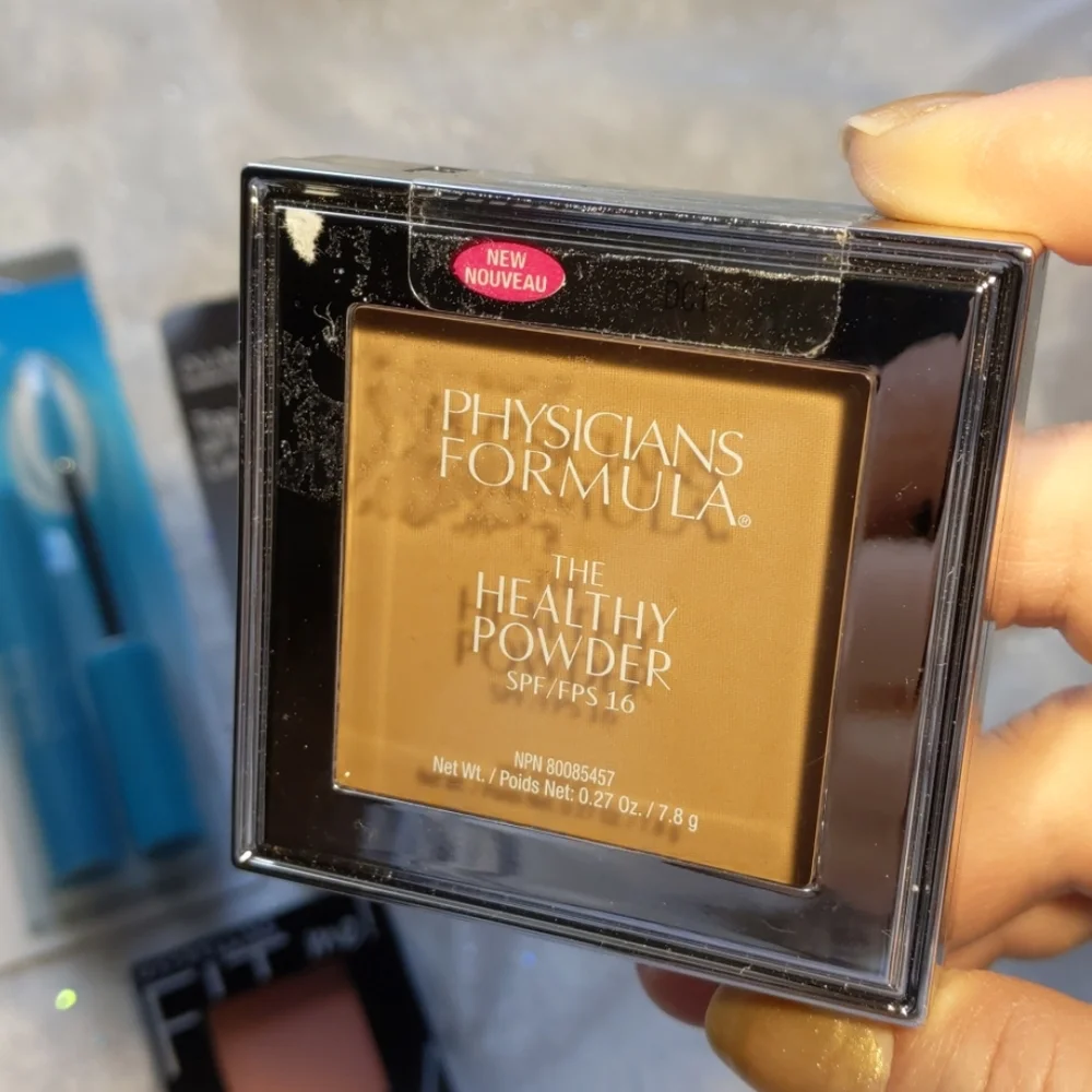 Lot of 4 make-up items